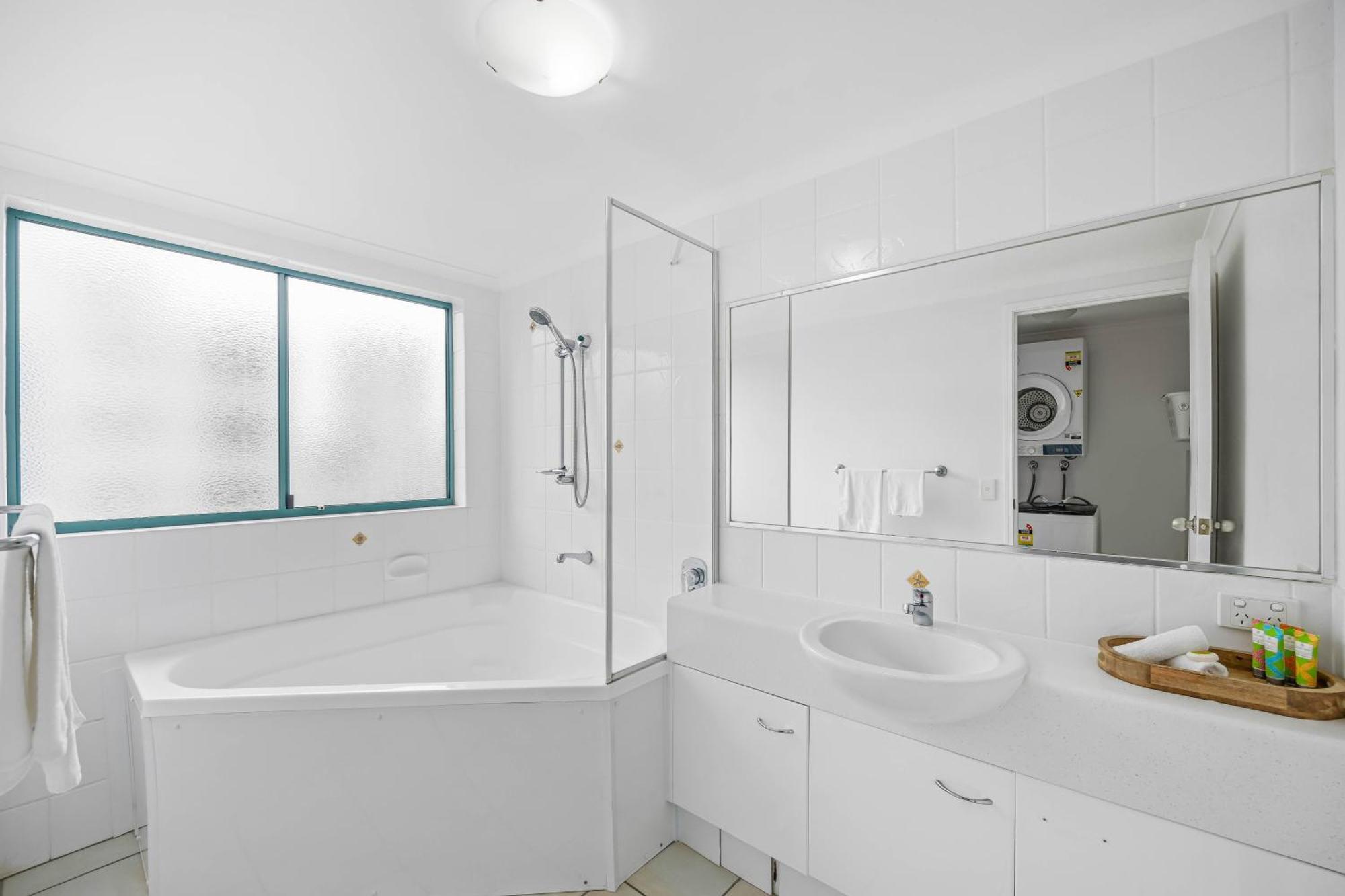 Sunshine Towers Boutique Apartments Maroochydore Exterior photo